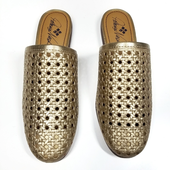 Patricia Nash | NWOT Flavia Perforated Slides - Picture 1 of 10